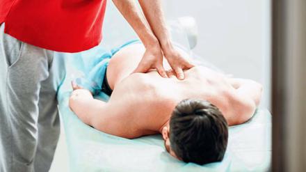 Bitte etwas kräftiger. Männer mögen es angeblich lieber, wenn die Massage etwas schmerzt. 