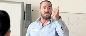 Carsten Stahl, Coach und Anti-Gewalttrainer; fotografiert beim Kurs mit Schülern in der Hedwig-Dohm-Oberschule.