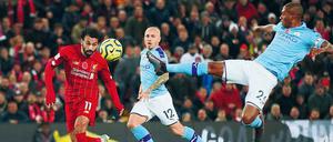 Brutale Brillanz. Liverpools Mohamed Salah (links) trifft zum 2:0 – da kann sich Manchesters Verteidigung noch so strecken.