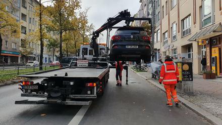 Die Polizei räumte am Montag die Busspur auf der Hauptstraße frei. 