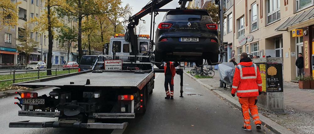 Die Polizei räumte am Montag die Busspur auf der Hauptstraße frei. 