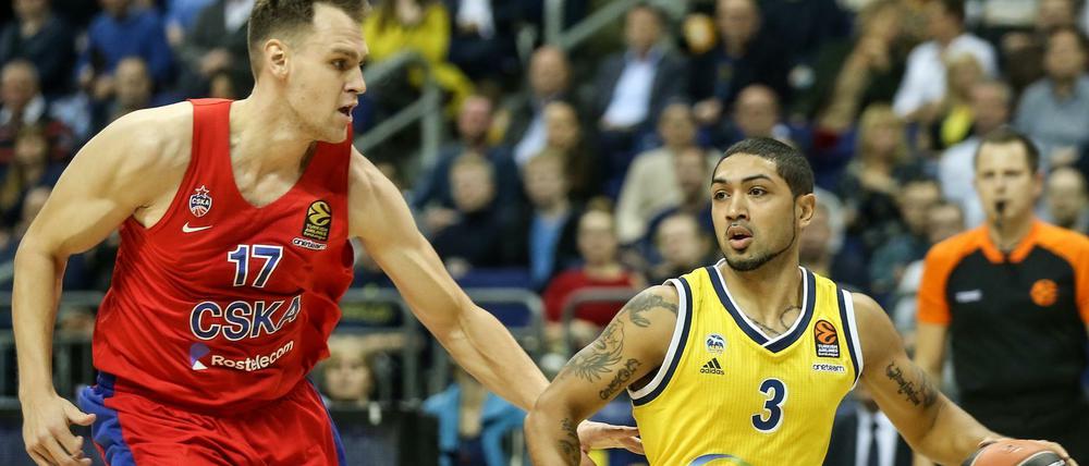 Peyton Siva (rechts) musste mit Alba die nächste internationale Niederlage einstecken.