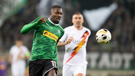 Gladbachs Marcus Thuram (l.) erzielte Gladbachs späten Siegtreffer.