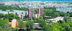Aufwärts. In Marzahn gehören Hochhäuser zum Stadtbild.