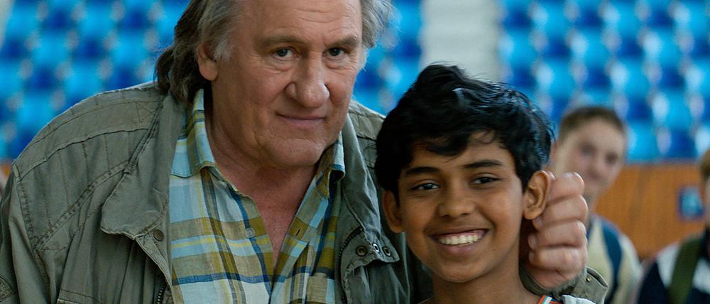 Schach-Champion Sylvian (Gérard Depardieu) hat eigenwillige Lernhilfen für seinen jungen Schützling Fahim (Assad Ahmed).
