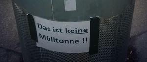 Unbekannter Kreuzberger Künstler verzierte diesen Behälter am Marheinekeplatz.
