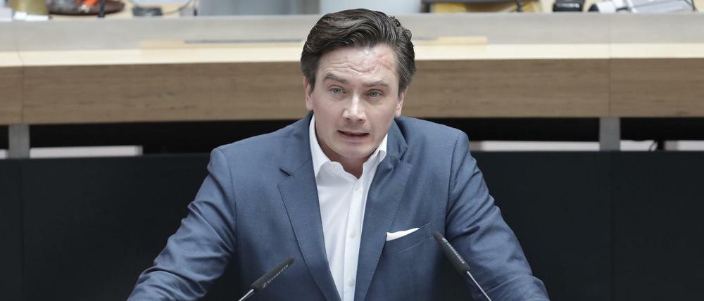 Marcel Luthe (FDP) zieht erneut gegen Innensenator Andreas Geisel (SPD) mit einer Organklage vor den Verfassungsgerichtshof.