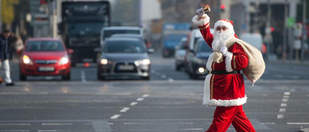 Mitte November gibt es einen großen Ansturm auf die Weihnachtsmann-Vermittlungen.