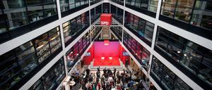 Trotz schnittiger Linien im Willy-Brandt-Haus ist die Parteizentrale noch nicht so leistungsfähig, wie es angesichts neuer Herausforderungen sein müsste.
