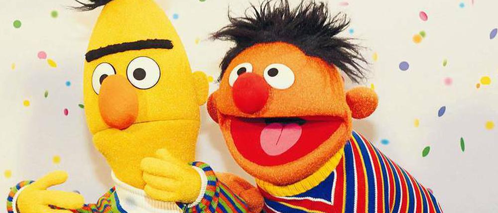 Dauerbrenner. Bei heutigen Vorschulkindern stehen die Klappmaulpuppen zwar nicht mehr an allererster Stelle, aber beliebt sind sie immer noch: Ohne den quietschfidelen Ernie (r.) und den etwas bräsigen Bert wären Millionen Kindheiten ein bisschen ärmer gewesen. 