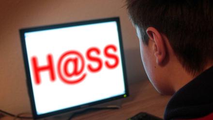 Studien legen nahe, dass die Konfrontation mit aggressiven und hasserfüllten Botschaften dazu animiert, selbst aggressiv zu kommunizieren. 