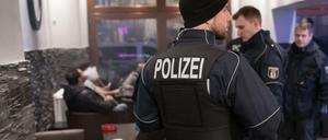 In Neukölln finden immer wieder Razzien in Cafés und Shishabars statt. (Symbolbild)