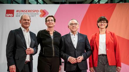 Olaf Scholz, Klara Geywitz, Norbert Walter-Borjans und Saskia Esken (von links).