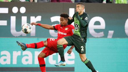 Leverkusens Wendell (li.) im Zweikampf mit William. 