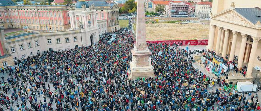 Protest: Nicht nur für das Klima gehen die Menschen auf die Straße – wie hier in Potsdam. Die Unzufriedenheit mit der Politik wächst.
