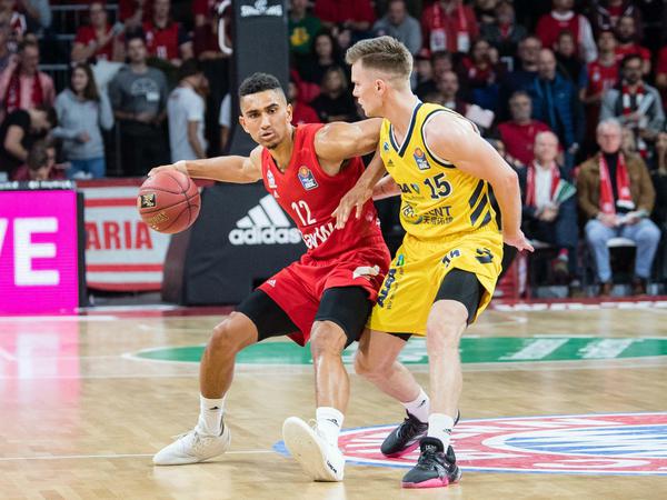 Nah dran: Für Martin Hermannsson (rechts) und Alba Berlin reichte es gegen Bayern München und Maodo Lo trotz eines guten Starts ins Spiel nicht zum Sieg.