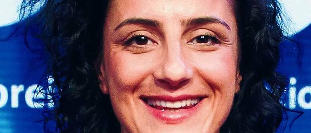 Die Preisträgerin. Tugba Tekkal, 34, darf sich über das Goldene Band freuen.