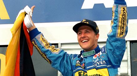 Triumph mit Benetton. Am 13. November 1994 feiert Michael Schumacher im australischen Adelaide. 