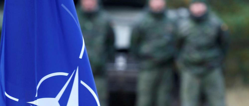 Gott sei Dank ist die alte Dame Nato quicklebendig, weil die EU sich nicht allein verteidigen kann/will.
