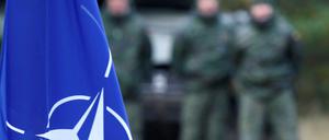 Gott sei Dank ist die alte Dame Nato quicklebendig, weil die EU sich nicht allein verteidigen kann/will. 