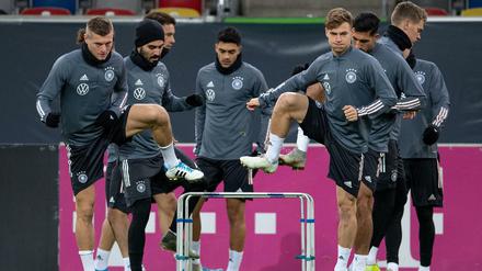Hoch das Beinchen: Das Nationalteam bereitet sich auf die letzten Länderspiele des Jahres vor.