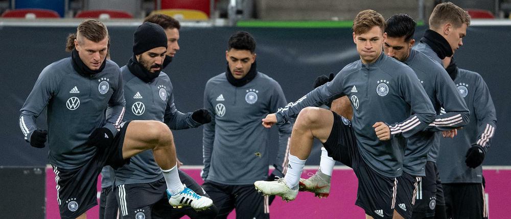 Hoch das Beinchen: Das Nationalteam bereitet sich auf die letzten Länderspiele des Jahres vor.