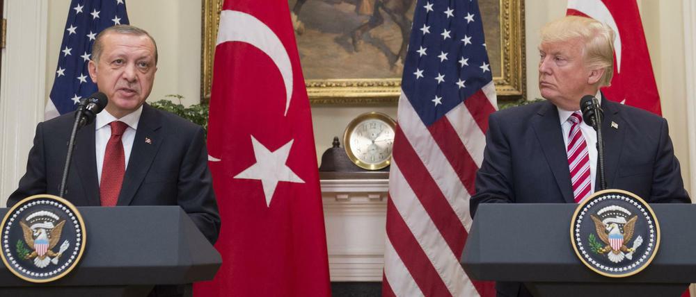 2017 war der türkische Präsident Recep Tayyip Erdogan (links) das letzte Mal im Weißen Haus bei Donald Trump.