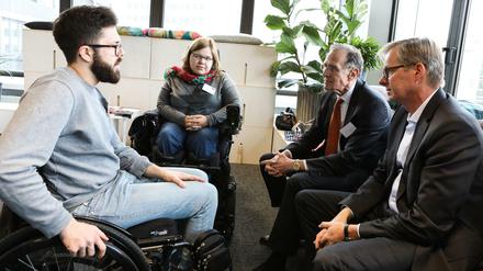 Viele Menschen mit Beeinträchtigung sind sehr gut ausgebildet.