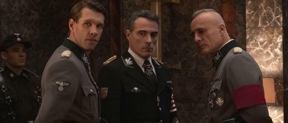 Wieder geht es um den Endsieg. Obergruppenführer Goertzmann (Marc Rissmann, links) soll Reichsmarschall Smith (Rufus Sewell) in Amerika auf Linie bringen.