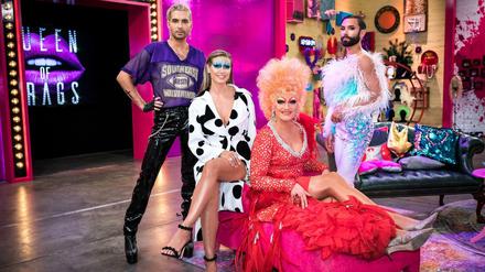Wählen die „Queen of Drags“: Olivia Jones (vorne) und ihre Mitjuroren Bill Kaulitz (v.l.n.r.), Heidi Klum und Conchita Wurst. 