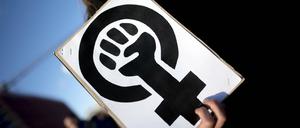 Frauenverbände fordern seit langem, dass "Upskirting" strafbar wird.