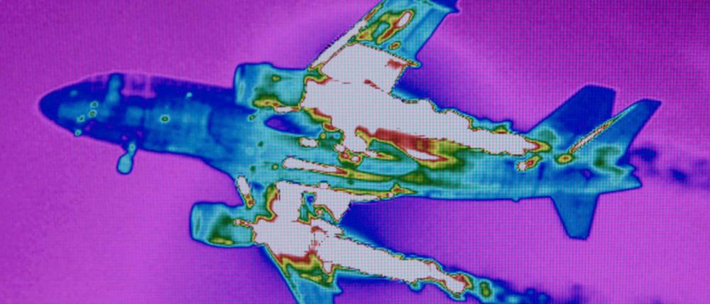 Flugzeug gefilmt mit CO2-Kamera. Das Treibhausgas gilt neben Methan als einer Hauptverursacher der globalen Erwärmung