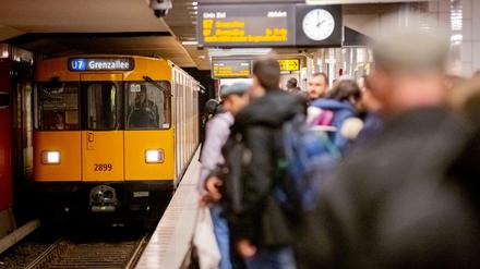 Platzmangel. Die Zahl an Passagieren in den Zügen der Berliner U-Bahn nimmt stetig zu. 