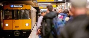 Platzmangel. Die Zahl an Passagieren in den Zügen der Berliner U-Bahn nimmt stetig zu.