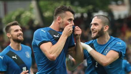 Albert Bunjaku bejubelt 2016 in Frankfurt das erste Tor der kosovarischen Länderspielgeschichte. 