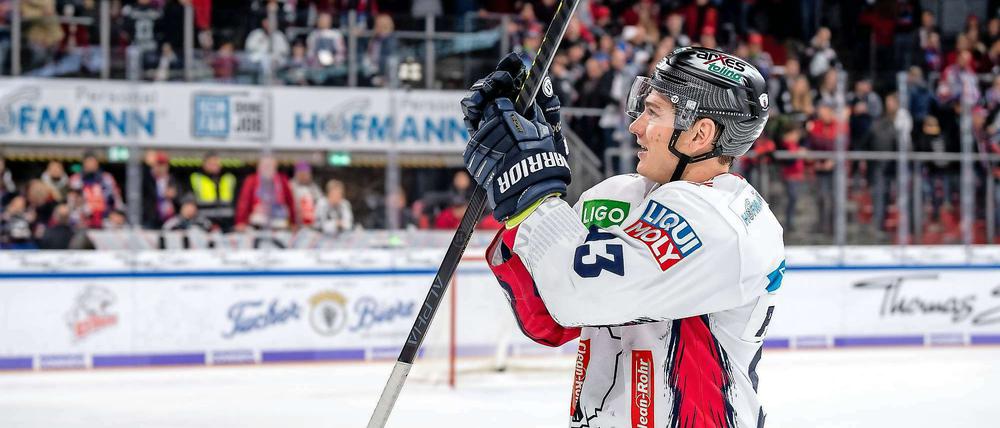 Schade drum. Leo Pföderl hatte zuletzt viel Grund zur Freude, jetzt fällt er aber verletzt aus.