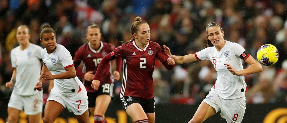 Sophia Kleinherne und Jill Scott (rechts) spielten in Wembley vor einer außergewöhnlichen Kulisse.
