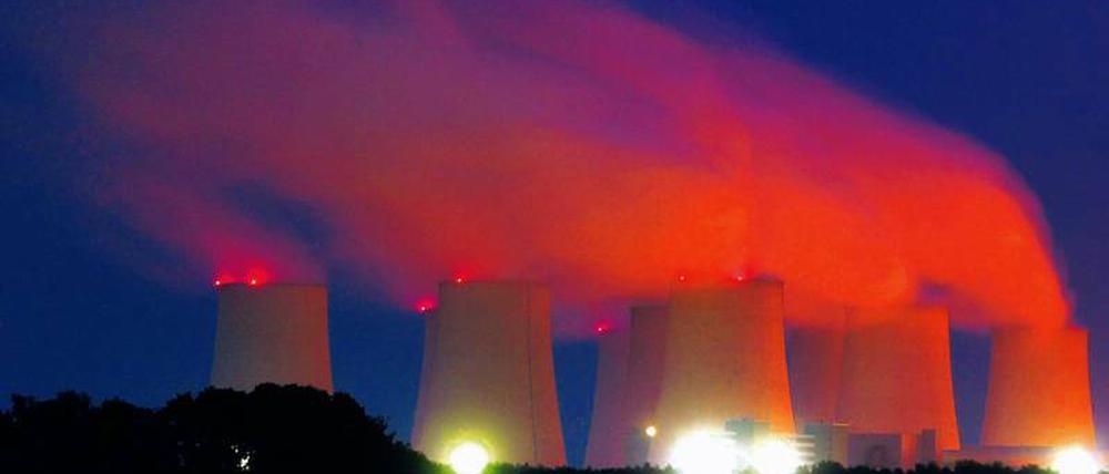 Ob Tagebau oder Akw, Angst kann viele Ursachen haben. Unser Bild zeigt Kühltürme im Tagebau Jänschwalde.