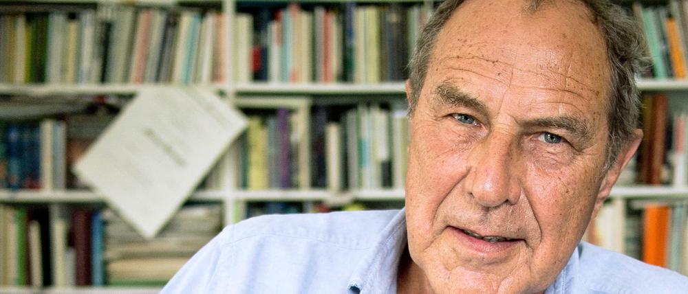 Aufmerksam. Der Schriftsteller und Dichter Michael Krüger.