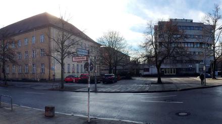 Alt- und Neubau vom Rathaus Zehlendorf an der Kirchstr. in Berlin-Zehlendorf.