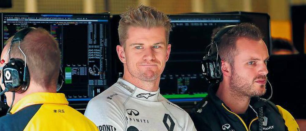 Verschränkte Aussichten: Nico Hülkenberg (Mitte) ist noch bis Ende dieser Saison bei Renault angestellt. Wie es für den 32-Jährigen danach weitergeht, ist noch unklar.