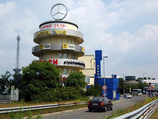Motel und Raststätte an der Avus im Jahr 2004.