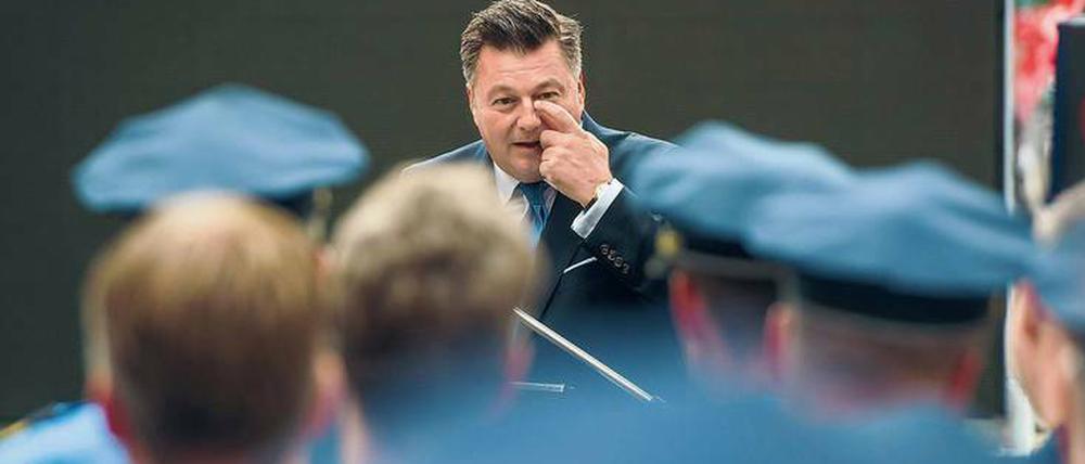 Der Umgang mit den Ansprüchen Erkrankter belastet das Verhältnis zwischen der Polizei und Innensenator Andreas Geisel.