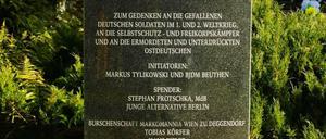 Das Denkmal in Oberschlesien, wie es am Volkstrauertag eingeweiht wurde. Inzwischen ist es entfernt.