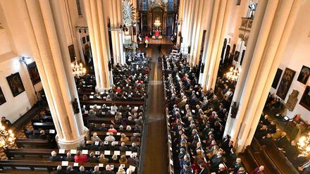 Volles Haus in der evangelischen Marienkirche in Berlin-Mitte. So sieht es in den Gotteshäusern der Region inzwischen nur zu besonders feierlichen Anlässen aus.