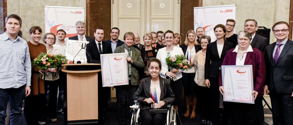 Gruppenbild mit Damen. Die Initiatoren und Gewinner des Inklusionspreises 2019.