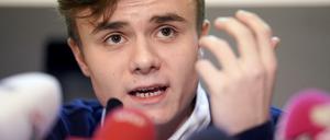 Entwickelte die Lehrer-Bewertungs-App "Lernsieg": Benjamin Hadrigan, hier bei einer Pressekonferenz in Wien. 