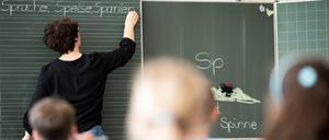 Eine Lehrerin im Unterricht.