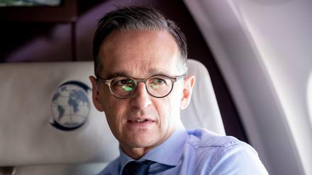 Außenminister Heiko Maas (SPD) bei einem Flug nach Nordmazedonien (Archiv). 