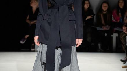 Outfit von Hussein Chalayan für Herbst/Winter 2019